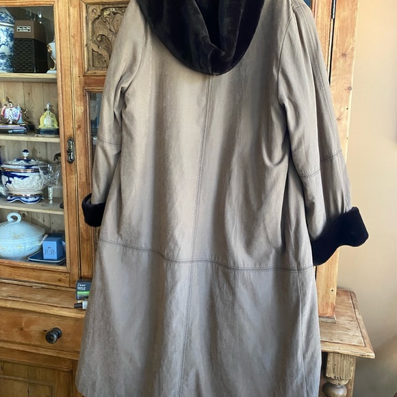 Elegant Coat - Picture 2 of 5